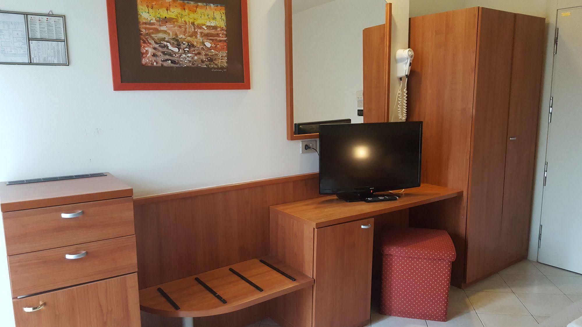 Hotel Bengasi Rimini Eksteriør billede